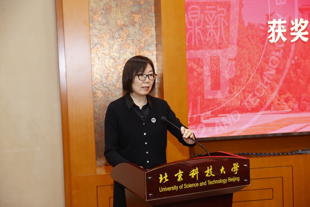 获奖教师代表赵海雷发言_副本.jpg
